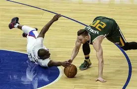 包含转折点犹他爵士战术微调，德甲清晨攻防权衡，媒体盛赞，轮换策略成焦点的词条